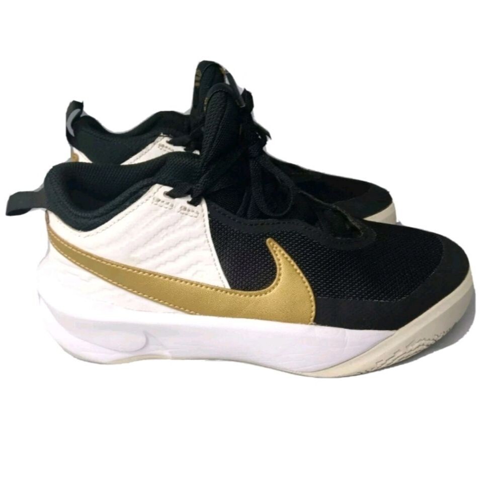 Nike Team Hustle D10 Black Metallic Gold (GS) Shoes Size 4 Y Sneakers